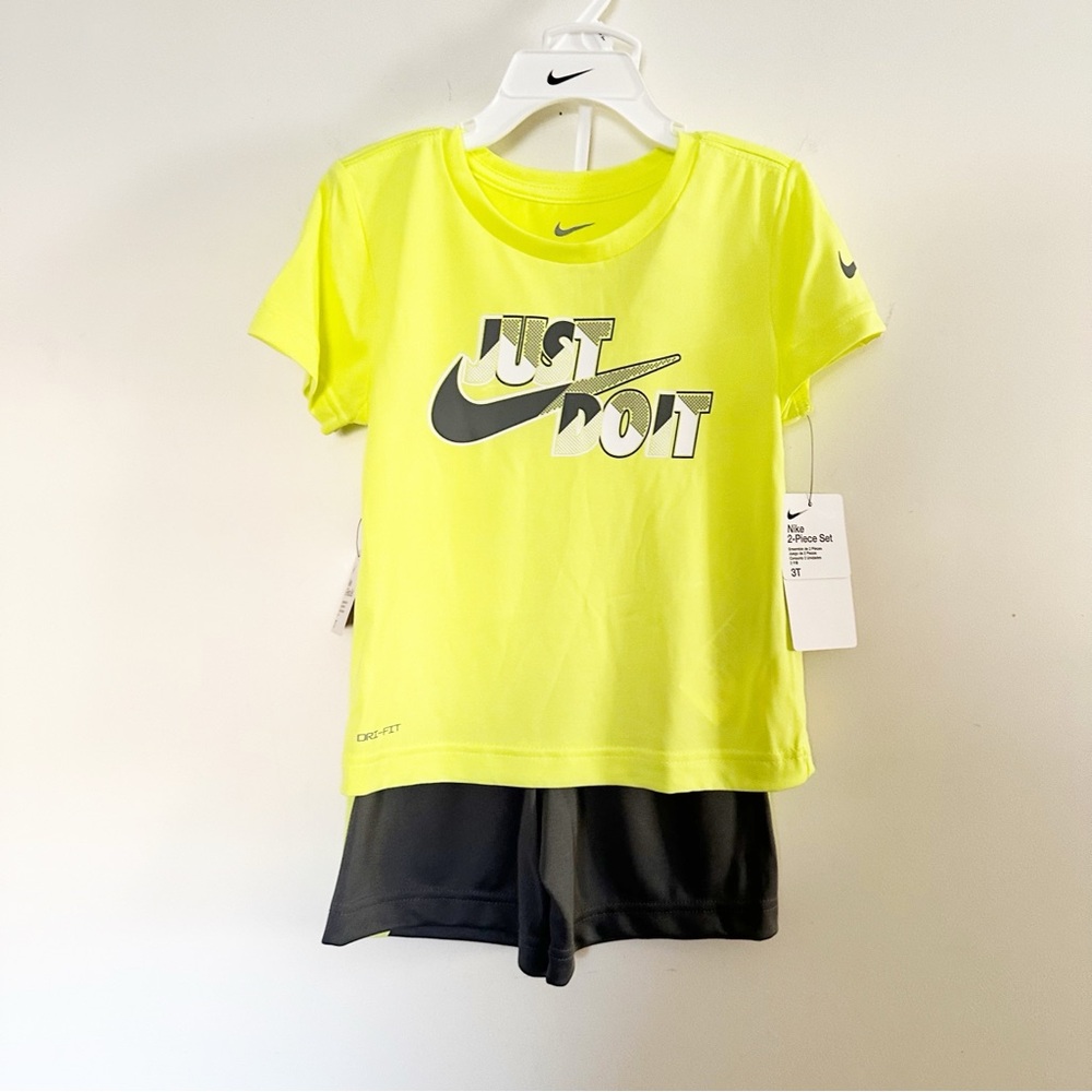 Nike toddler shorts set